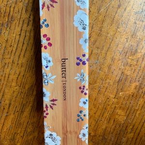 Eye shadow palate